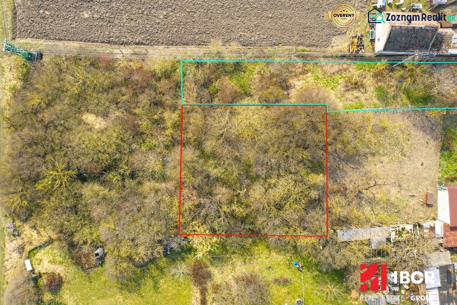 INVESTIČNÁ PRÍLEŽITOSŤ - STAVEBNÝ POZEMOK S MOŽNOSŤOU ROZŠÍRENIA - Letecký pohľad na pozemky na bývanie v Malých Pakách, Veľká Paka.