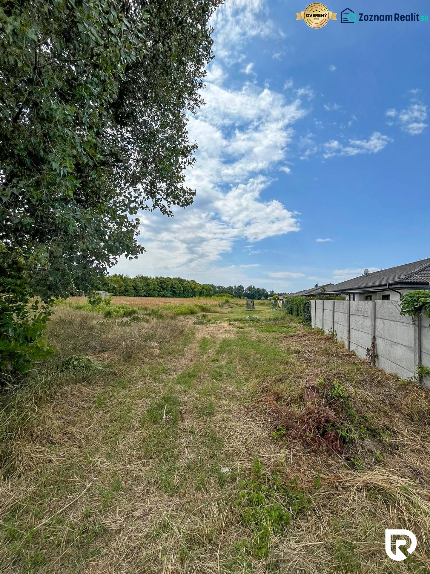 Stavebný pozemok pre RD | všetky podklady | 528 m² |Bernolákovo - Pozemok na bývanie v Bernolákove na Poľnej, obklopený prírodou a zástavbou.