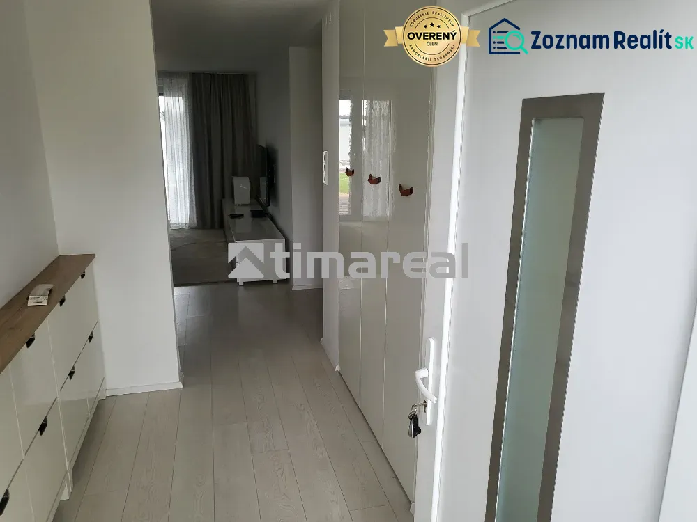 Rodinný dom v obľúbenej lokalite Biely Kostol – 4 izbový - chodba.webp