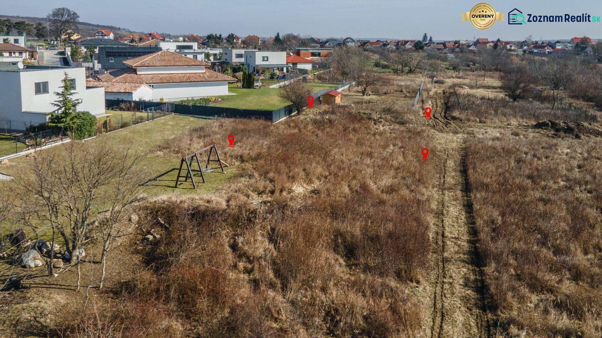 I Predaj Investičný stavebný pozemok 433 m² – Pezinok - Exteriérny pohľad na pozemky určené na bývanie v meste Pezinok.