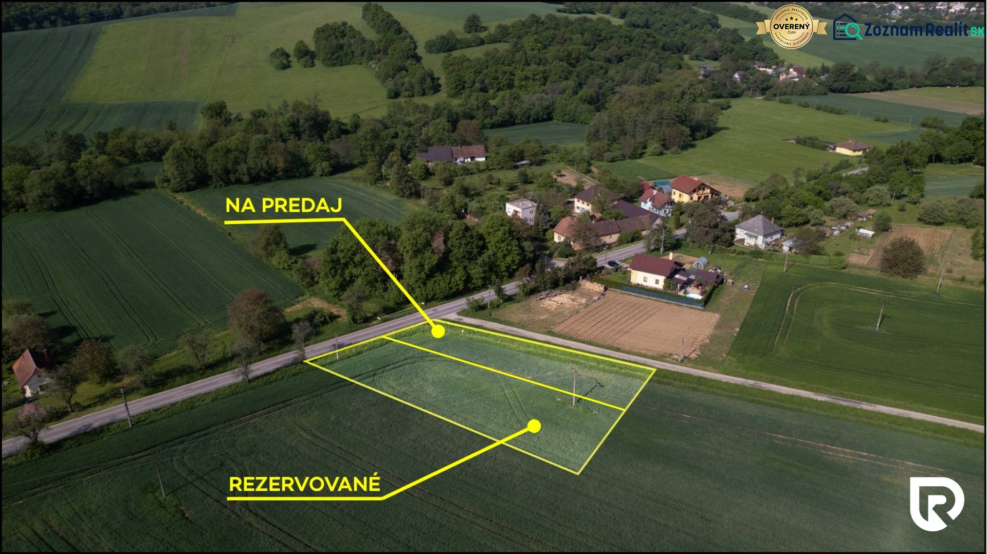 Stavebný pozemok 584m2 | Trenčín - Skalka nad Váhom - Pozemok na predaj, vidiecke bývanie, zelené polia, dedinská krajina. Rezervovaný pozemok.