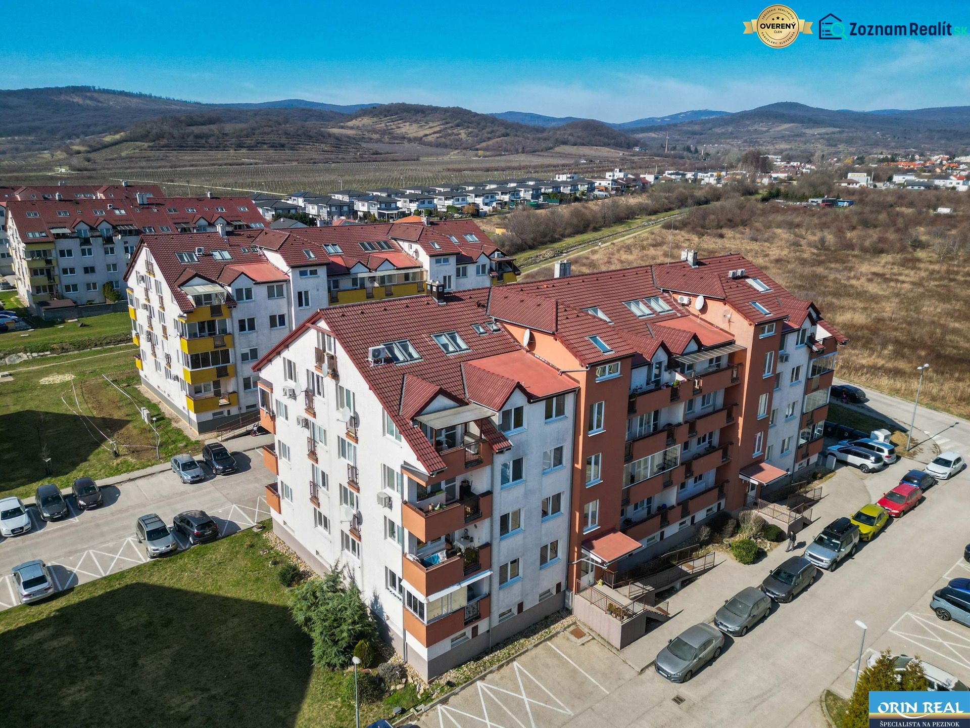 3 IZBOVÝ BYT V SRDCI PEZINSKÝCH VINÍC - Dona Sandtnera