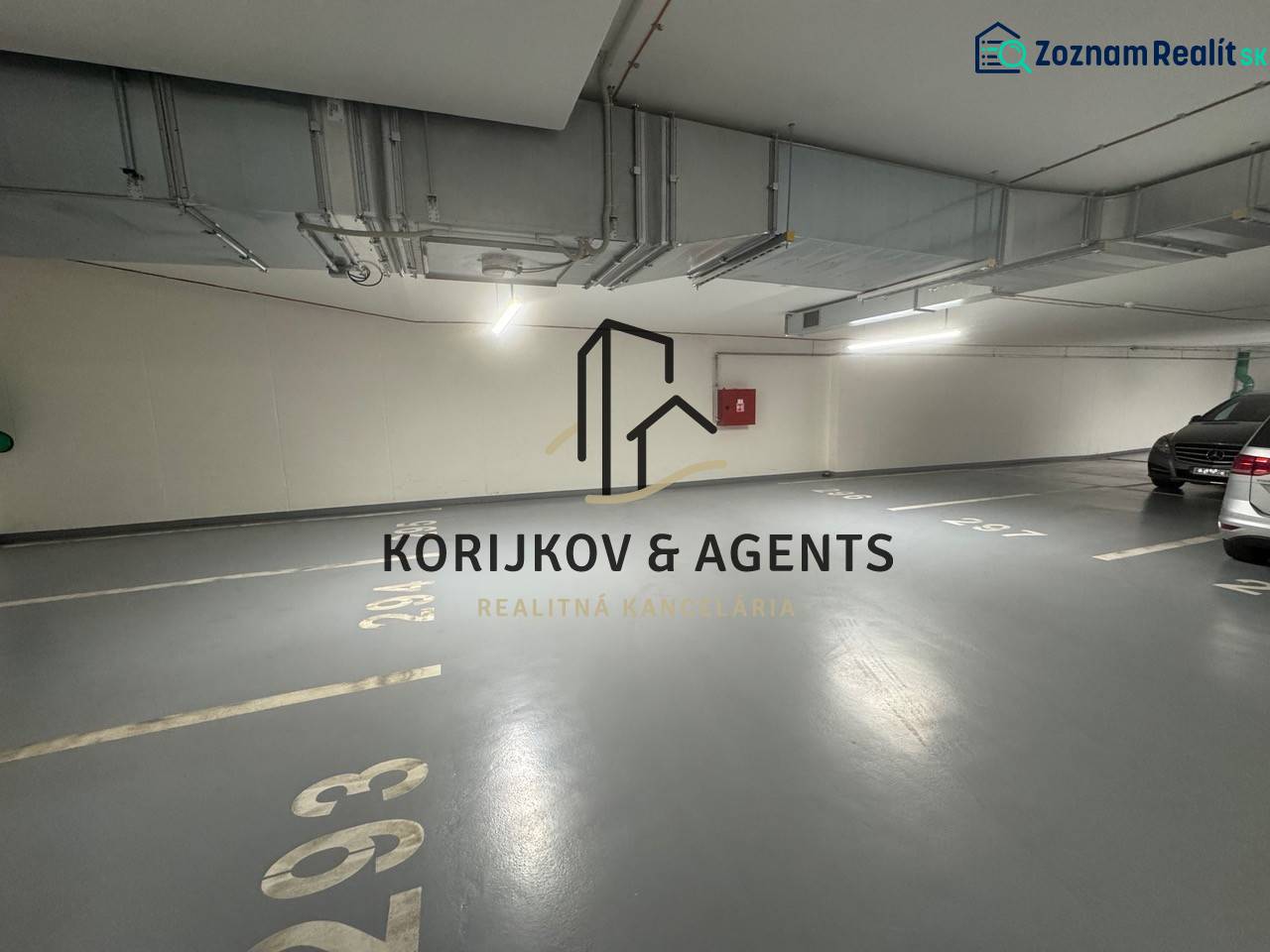 PREDAJ, parkovacie miesto v podzemnej garáži v rezidenci ALBELLI - Parkovacia hala v garážach s očíslovanými miestami a modernou ventiláciou.