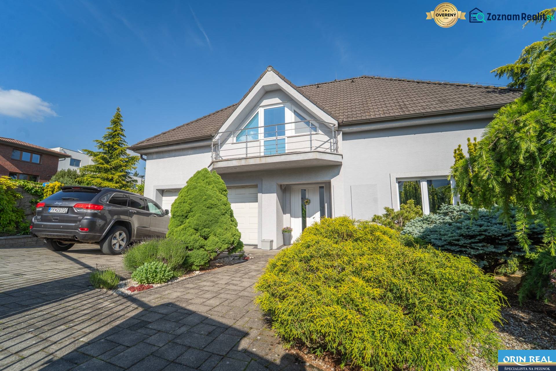 ,,,EXKLUZÍVNE,,,PREDAJ PRIESTRANNÉHO 5 IZB.RD V PEZINKU / LIMBACH - Rodinný dom na ulici Kamenice v Pezinku so záhradou, autom a parkoviskom.