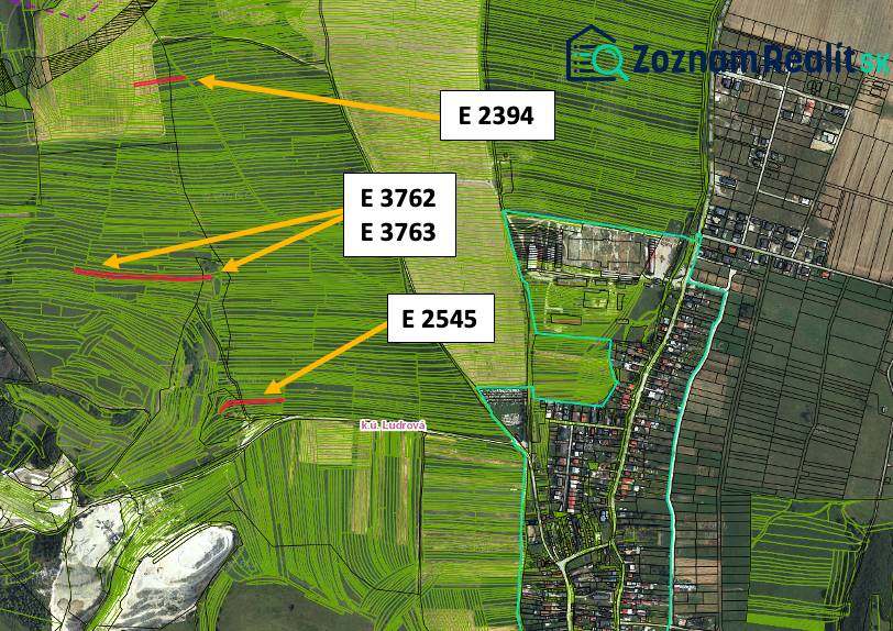 Ludrová – 4.170 m2 ORNÁ PÔDA 1/1  - Mapa poľnohospodárskych a lesných pozemkov v Ludrovej so zvýraznenými parcelami.
