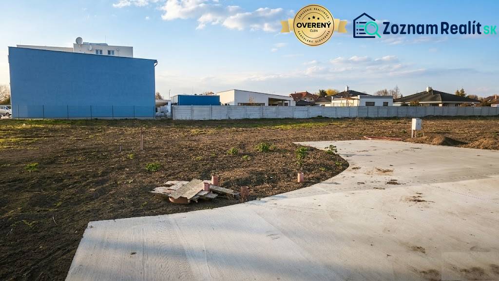 I Na predaj komerčný stavebný pozemok – Kráľová nad Váhom - Exteriér v Kráľovej nad Váhom s komerčnými pozemkami pripravenými na vybudovanie.