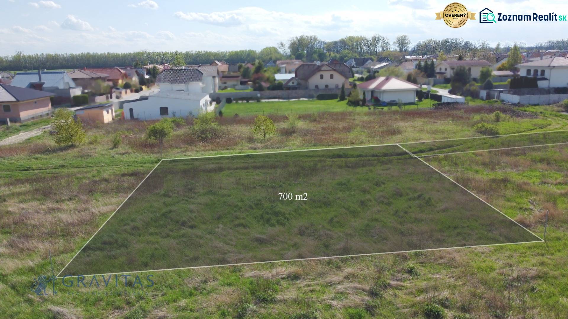 Stavebný pozemok v Bernolákove, Višňová ulica - Na ulici Višňová, pozemky na bývanie, 700 m² lokalita rodinných domov.