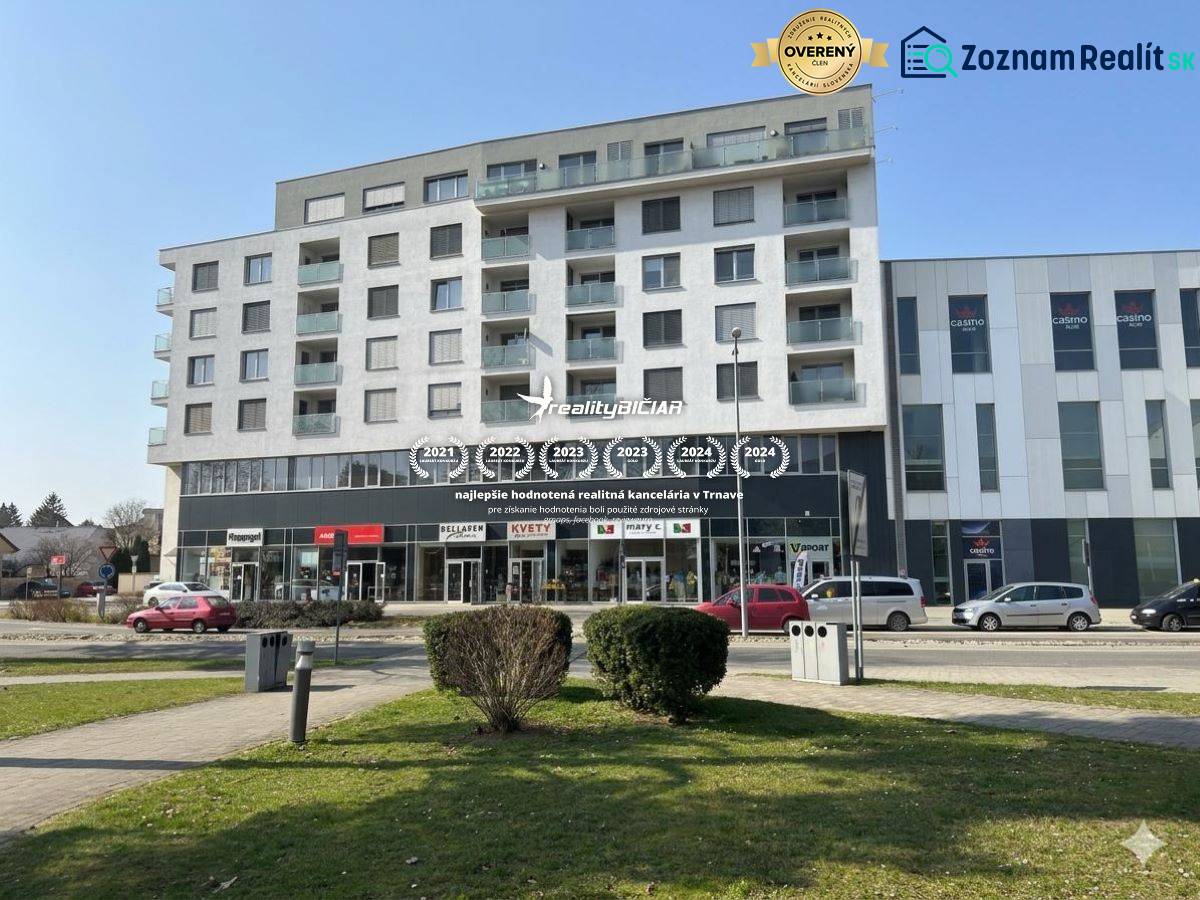 EXKLUZÍVNE: Celé podlažie v centre Piešťan s projektom apartmánov - Budova zvláštnych nehnuteľností na Nitrianskej ulici 755 v Piešťanoch so zeleňou.