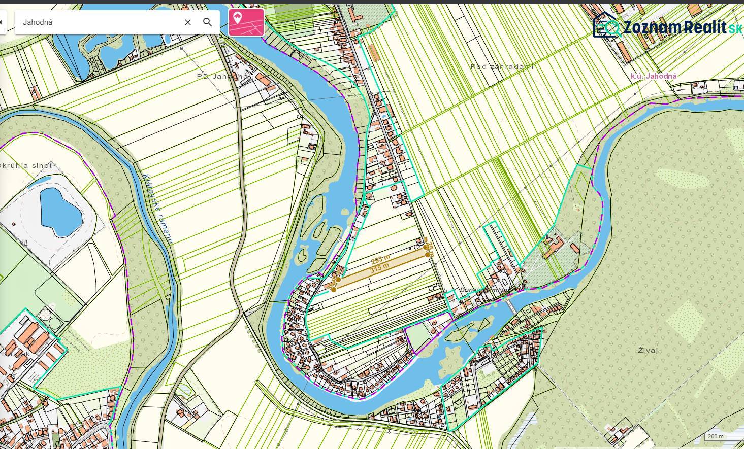 ☎️ 0918197701-IBA U NÁS !!  Na predaj investičný pozemok na výstavbu 1 - Mapa Jahodnej znázorňuje rieku a okolité zvláštne nehnuteľnosti blízko poľnohospodárskej krajiny.