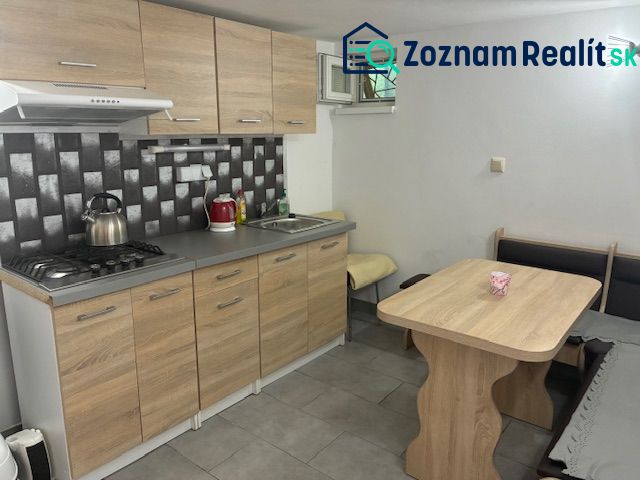 Predám murovanú záhradnú Chatu Ilava, pozemok 385 m2