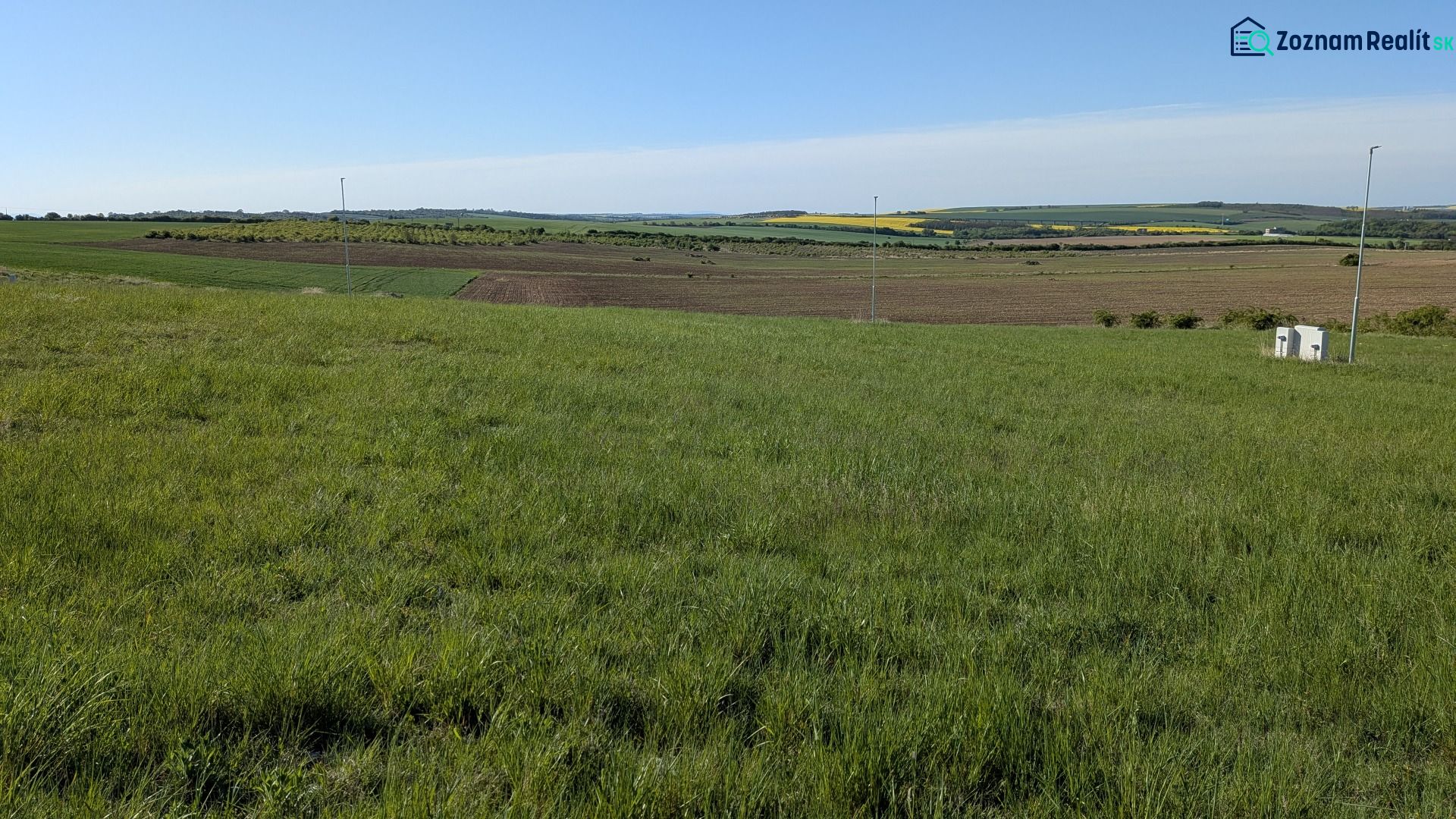 Stavebný pozemok 601 m2 v Štitároch - Zelené lúky a polia okolo Štitár vhodné pre pozemky - bývanie.