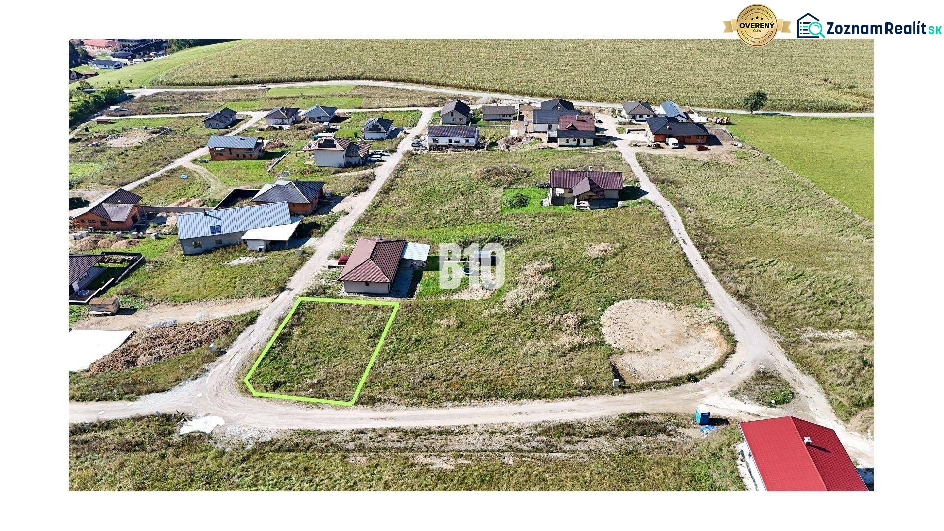 Stavebný pozemok na predaj - Necpaly - Pozemok na bývanie v Necpaloch, zasadený medzi domami, pripravený na výstavbu.