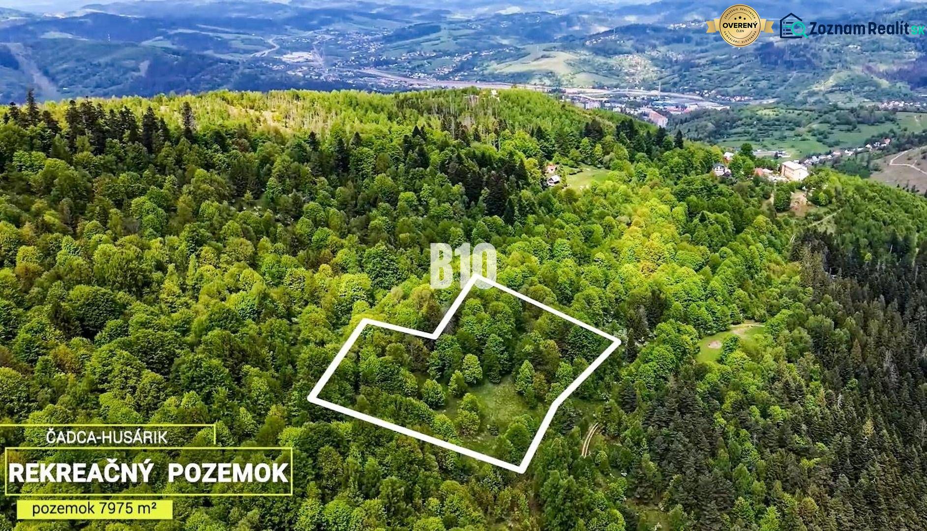 Pozemok  7975m2 -Čadca Husárik + pozri video - Rekreačné pozemky v Čadci, obklopené lesnatou krajinou s výhľadom na okolitú prírodu.