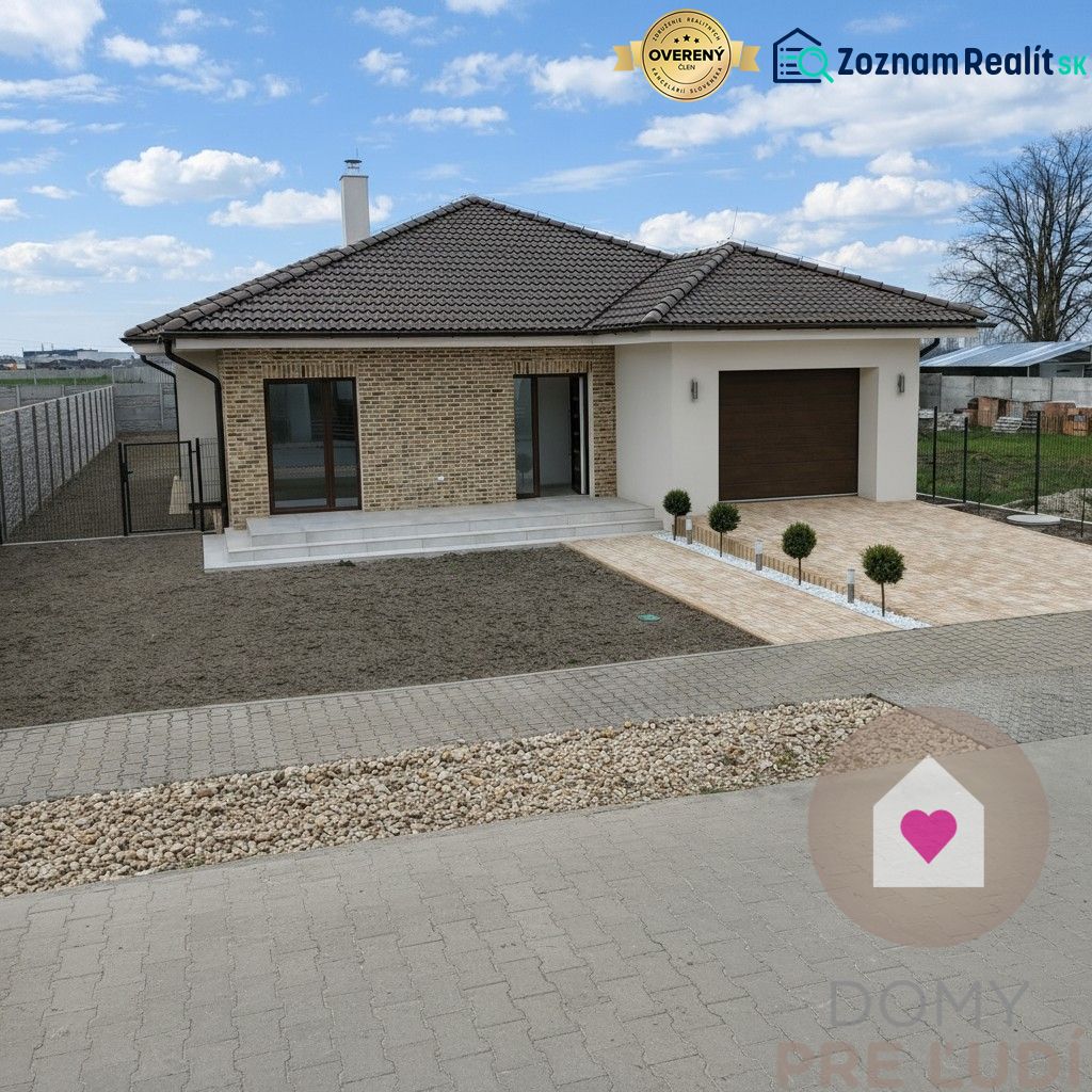 DUNAJSKÁ STREDA- 4i moderná novostavba RD s tep. čerpadlom + garážou - Rodinný dom na Ul. Vojvodcu Arpáda v Dunajskej Strede má garáž a záhradu.