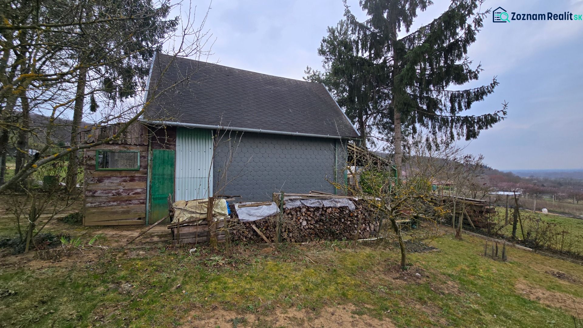 Pozemok s chatkou a nádherným výhľadom v Sokolovciach | 645 m² | elekt