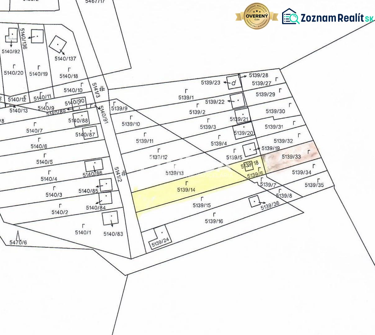 NOVÁ CENA za PREDAJ POZEMKU S DREVENOU CHATKOU v HUMENNOM - Mapa katastrálnych parciel v lokalite Humenné, zdôraznená parcela v Záhradách.