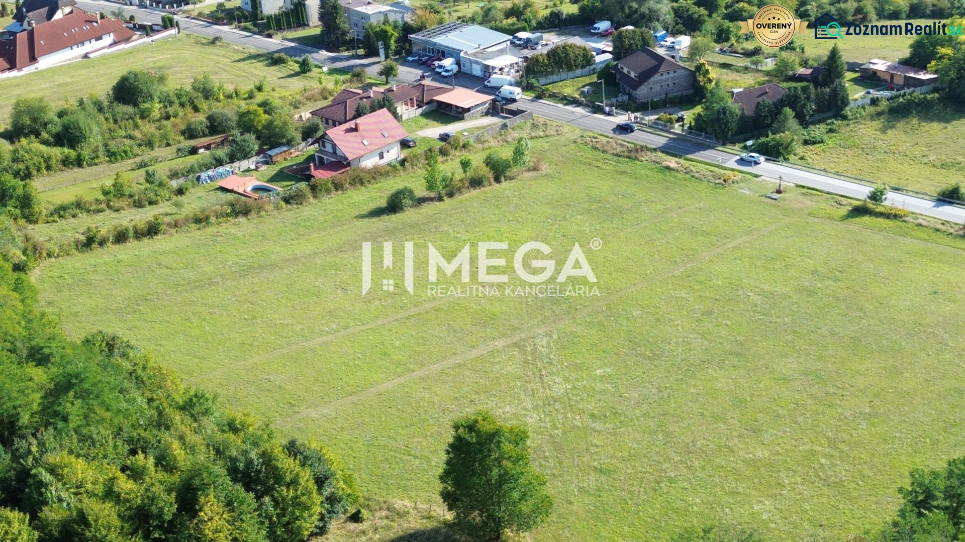 Predaj pozemku na bývanie, Brestovská, Brestovská, Humenné - Pozemky na bývanie na Brestovskej ulici v Humennom, obklopené prírodou a domami.