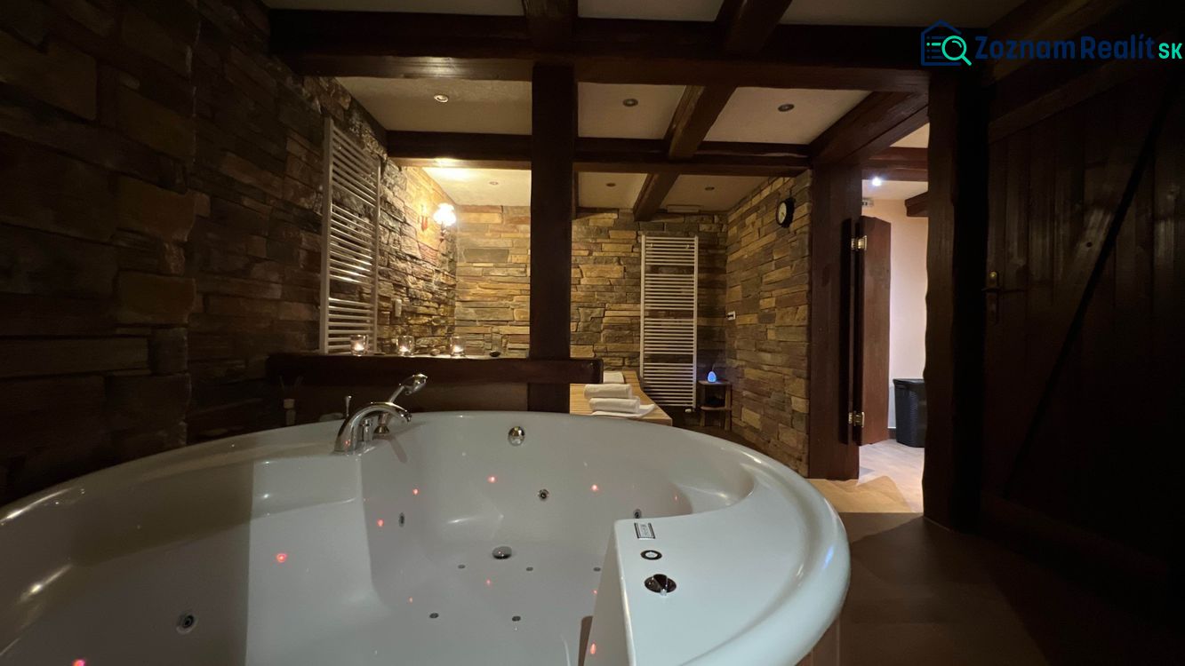 PREDANÉ !!!!Na predaj penzión – Nová Lesná, Vysoké Tatry O600BD - Relaxačná miestnosť s vaňou a kamennými stenami v Hotely a penzióny.