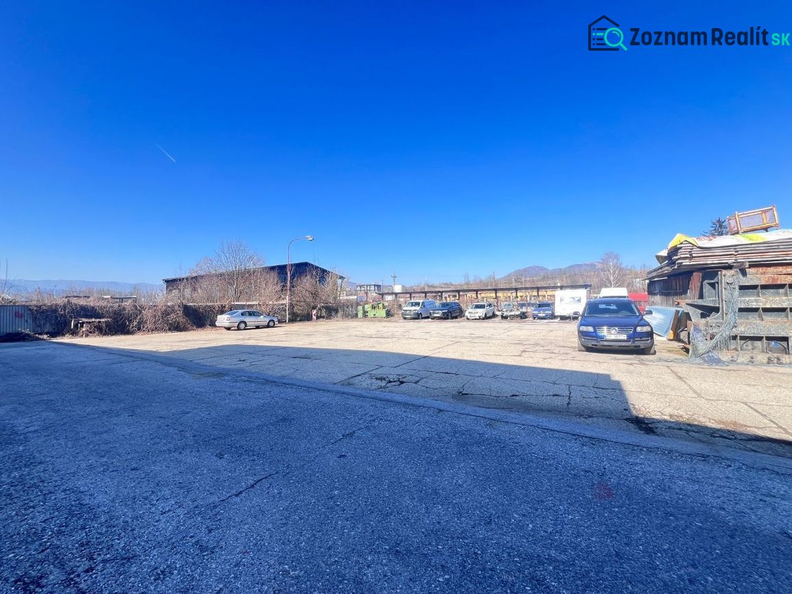 Na prenájom oplotené parkovisko 900 m²  - Banská Bystrica/časť Majer  - Parkovisko s autami na pozemku, Majerská cesta, Majer, Banská Bystrica, komerčné využitie.