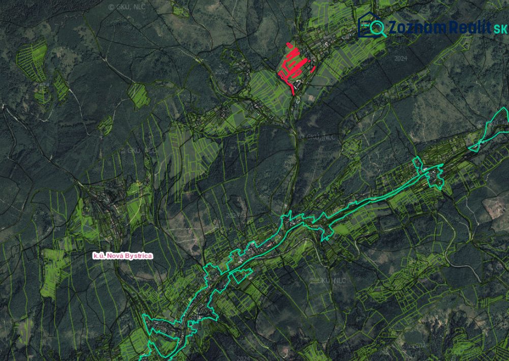 Nová Bystrica – 8.500 m2 ORNÁ PÔDA - Poľnohospodárske a lesné pozemky v okolí Novej Bystrice, viditeľné na satelitnom snímku.