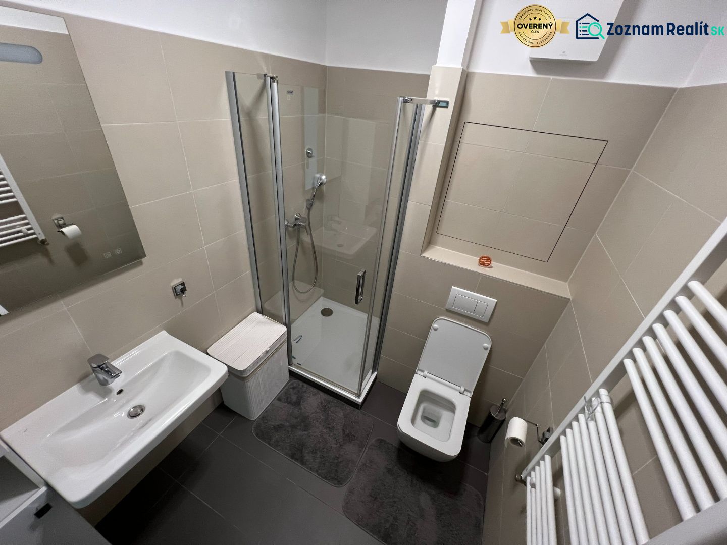 Prenájom Novostavba 1 izb. byt Hany Ponickej, Bratislava - Lamač. - Kúpeľňa so sprchovacím kútom a toaletou v 1-izbovom byte.