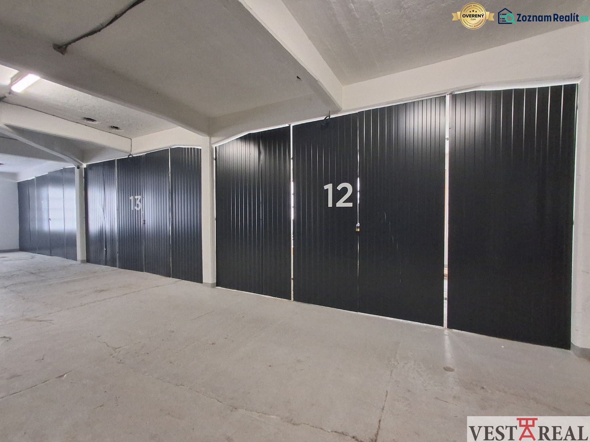 Na prenájom skladové priestory od 25 m2 Trnava Coburgova - Kovové brány s číslovaním v priestoroch Sklady a haly, Coburgova, Trnava.