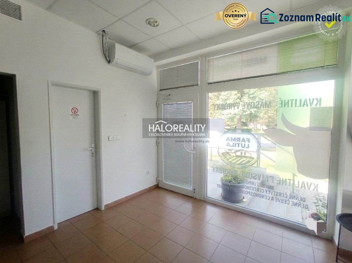 Prenájom, obchodný priestor Žiar nad Hronom - EXKLUZ... - Obchodné priestory s dlažbou, klimatizáciou a modernými presklenými dverami.