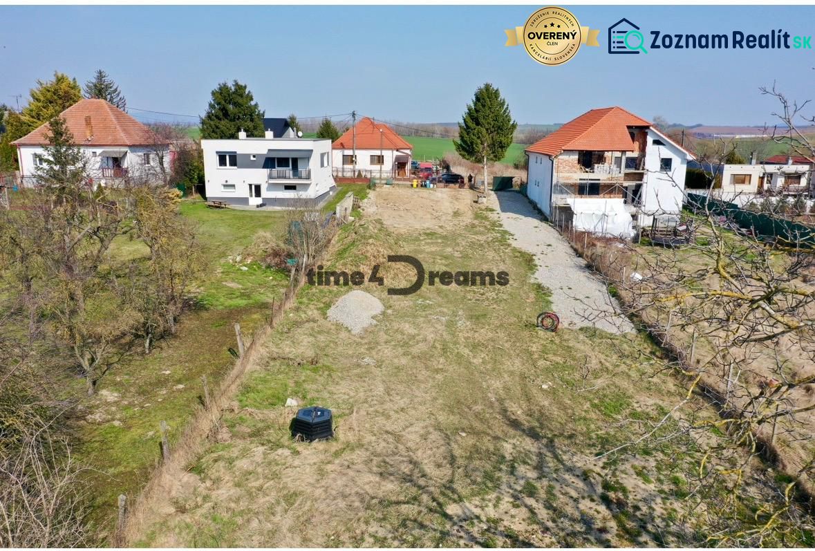 NA PREDAJ Pozemok Zbehy - Andač - Pozemky - bývanie v Andači obklopené rodinnými domami a zeleňou.