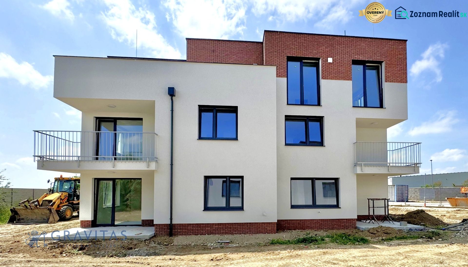 POSLEDNÝ VOĽNÝ BYT! Na predaj 3-izb.byt, Nová Tehelňa-Senec - Novostavba na ulici Vtáčia v Senci ponúka 3-izbový byt s balkónom.