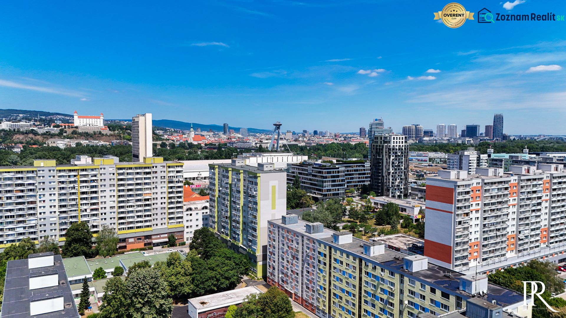 Na predaj 4 izbový byt - SKVELÁ LOKALITA - Bratislava - Pohľad na panorámu Bratislavy z ulice Bohrova, zahŕňajúci 4-izbový byt.