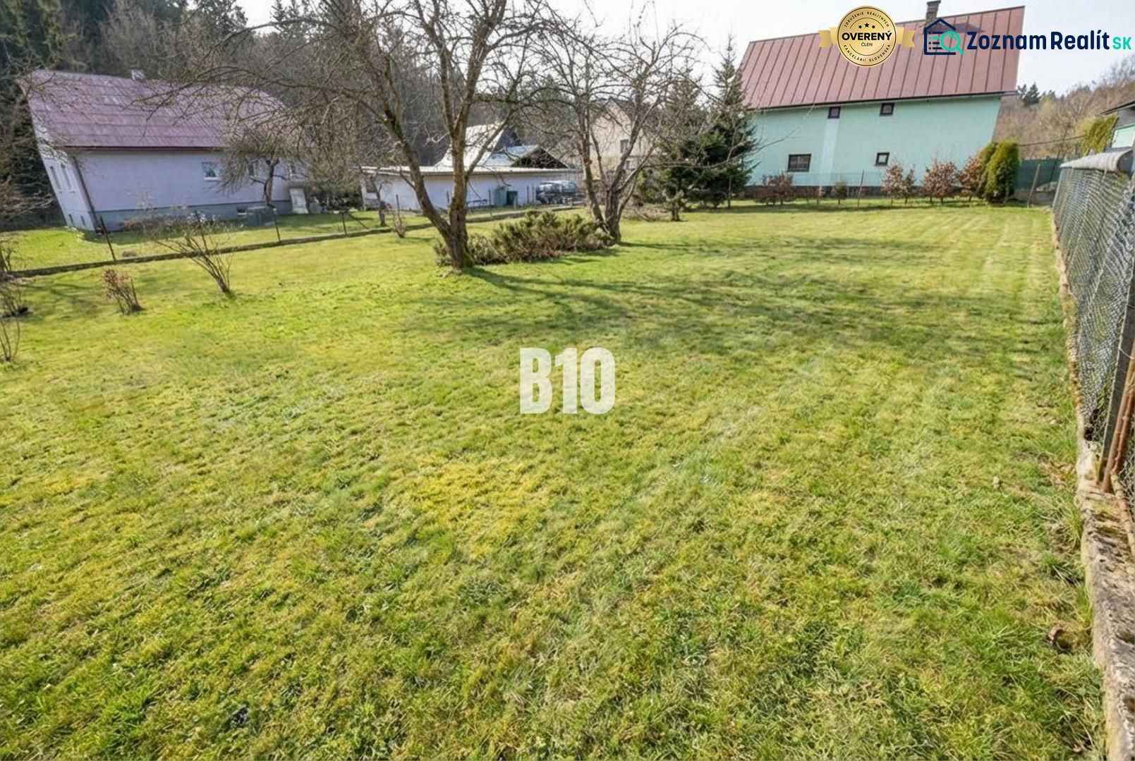 PREDAJ: Pozemok 648m2 Raková - Záhrada v Rakovej vhodná na pozemky - bývanie, s trávnikom a niekoľkými stromami.