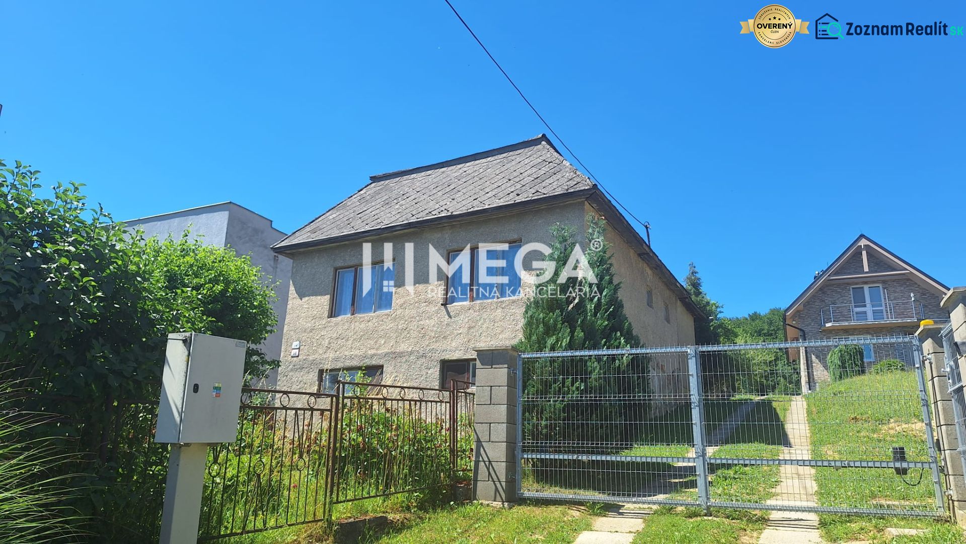 NA PREDAJ - Rodinný dom s pozemkom 3 277 m² v Snine - Rodinný dom na Jesenského ulici v Snine, so záhradou a oplotením.