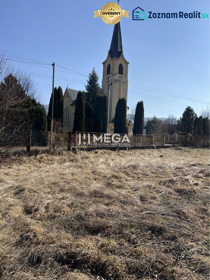 Výrazne znížená cena za stavebný  pozemok na predaj, Modrá nad Cirocho - Pozemky - bývanie v Modrej nad Cirochou so scenériou kostola.