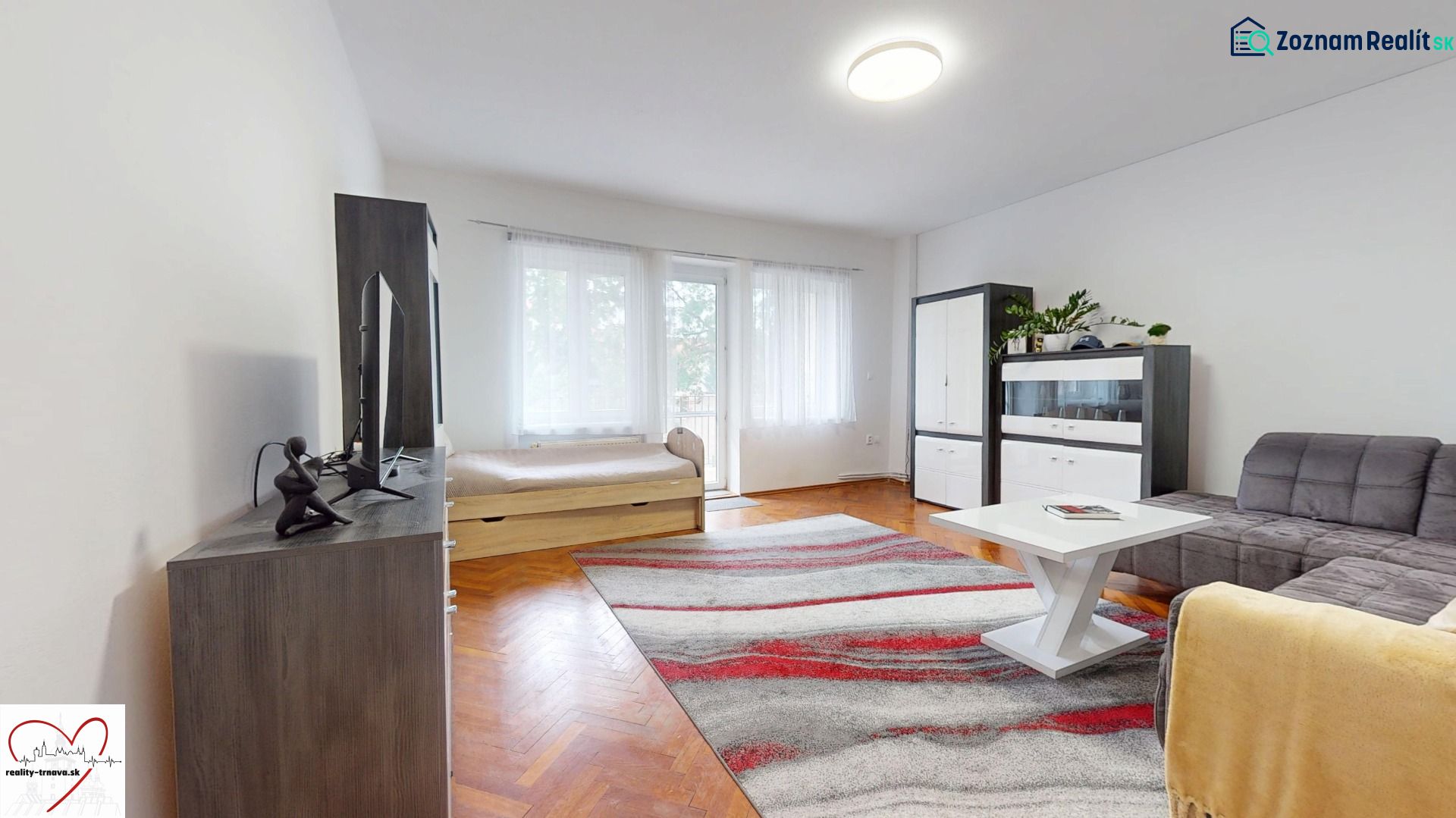 Mesto cez cestu, Veľkometrážny 3-izbový staromestský byt (95, 28 m²)