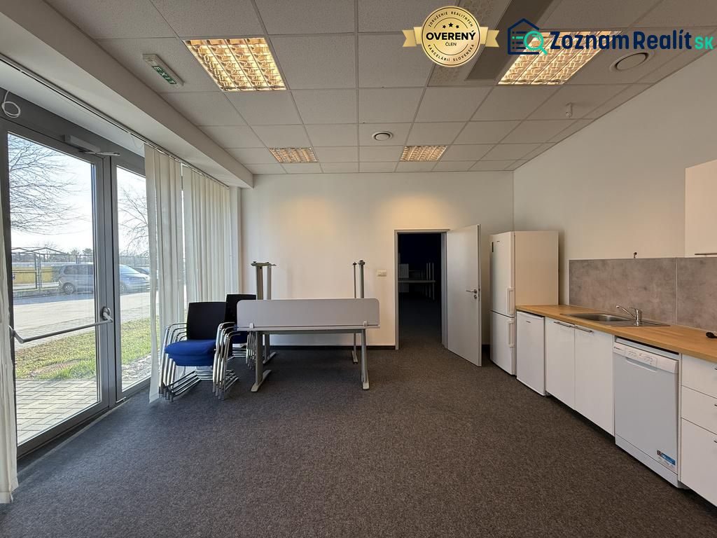 Kancelárske, obchodné a skladové priestory od 14m2 do 500m2 v areáli. - Kancelárske priestory so sedením a kuchynkou, Sklady a haly, Ivanka pri Dunaji.