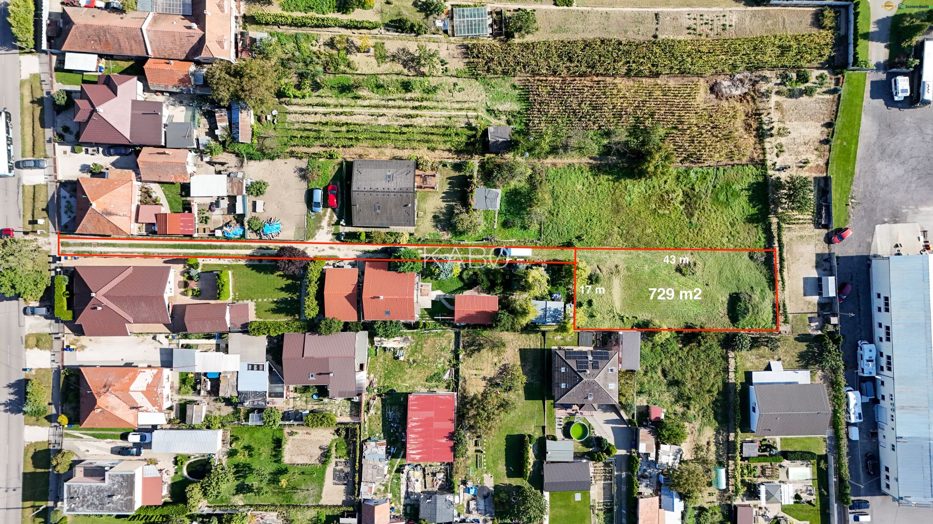 Stavebný pozemok so stavebným povolením - Janíkovce - 729 m2 - Letecký pohľad na pozemky - bývanie v Nitre na Hlavnej ulici, 729 m2.