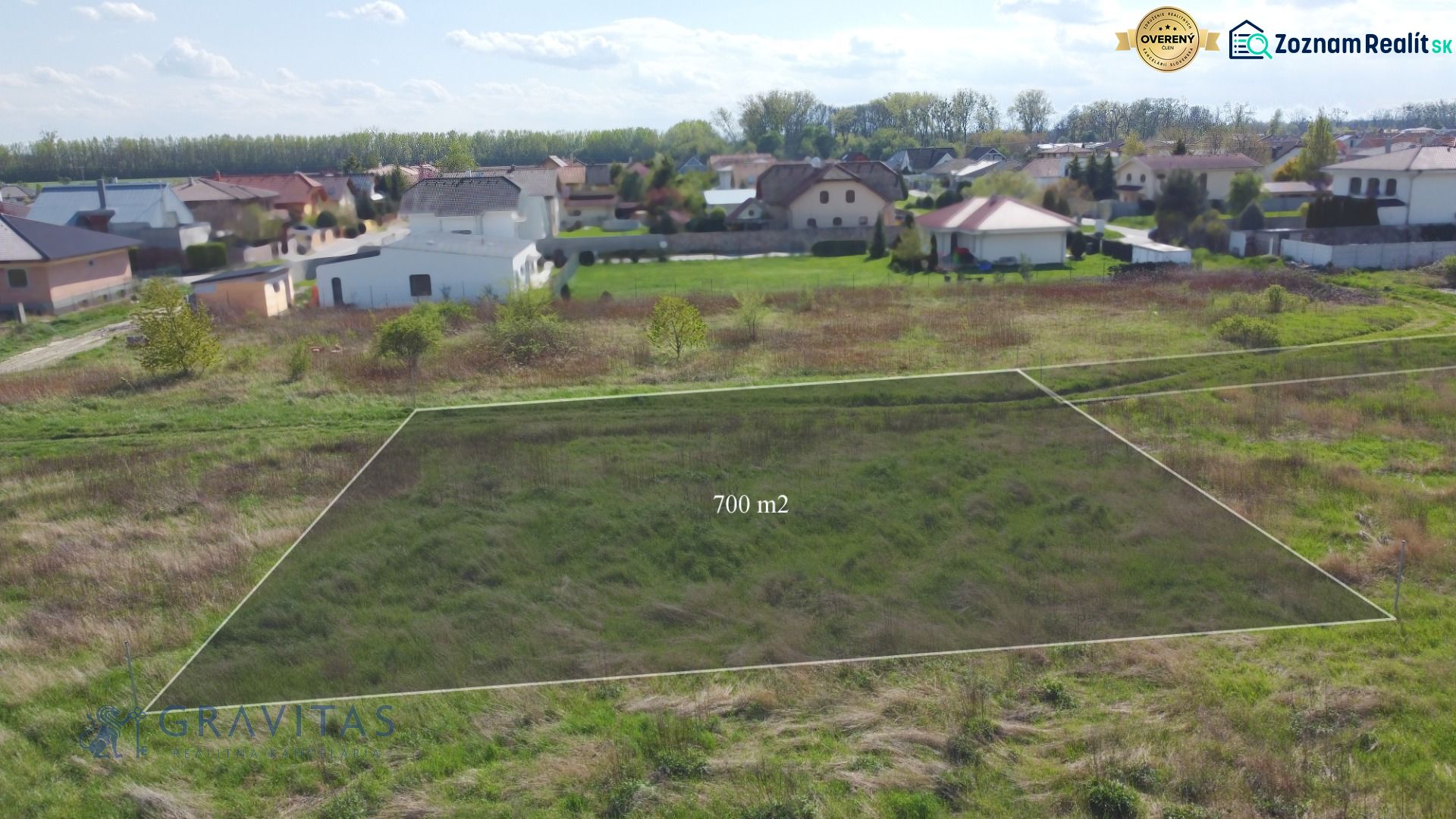 Stavebný pozemok v Bernolákove, Višňová ulica - Na ulici Višňová, pozemky na bývanie, 700 m² lokalita rodinných domov.