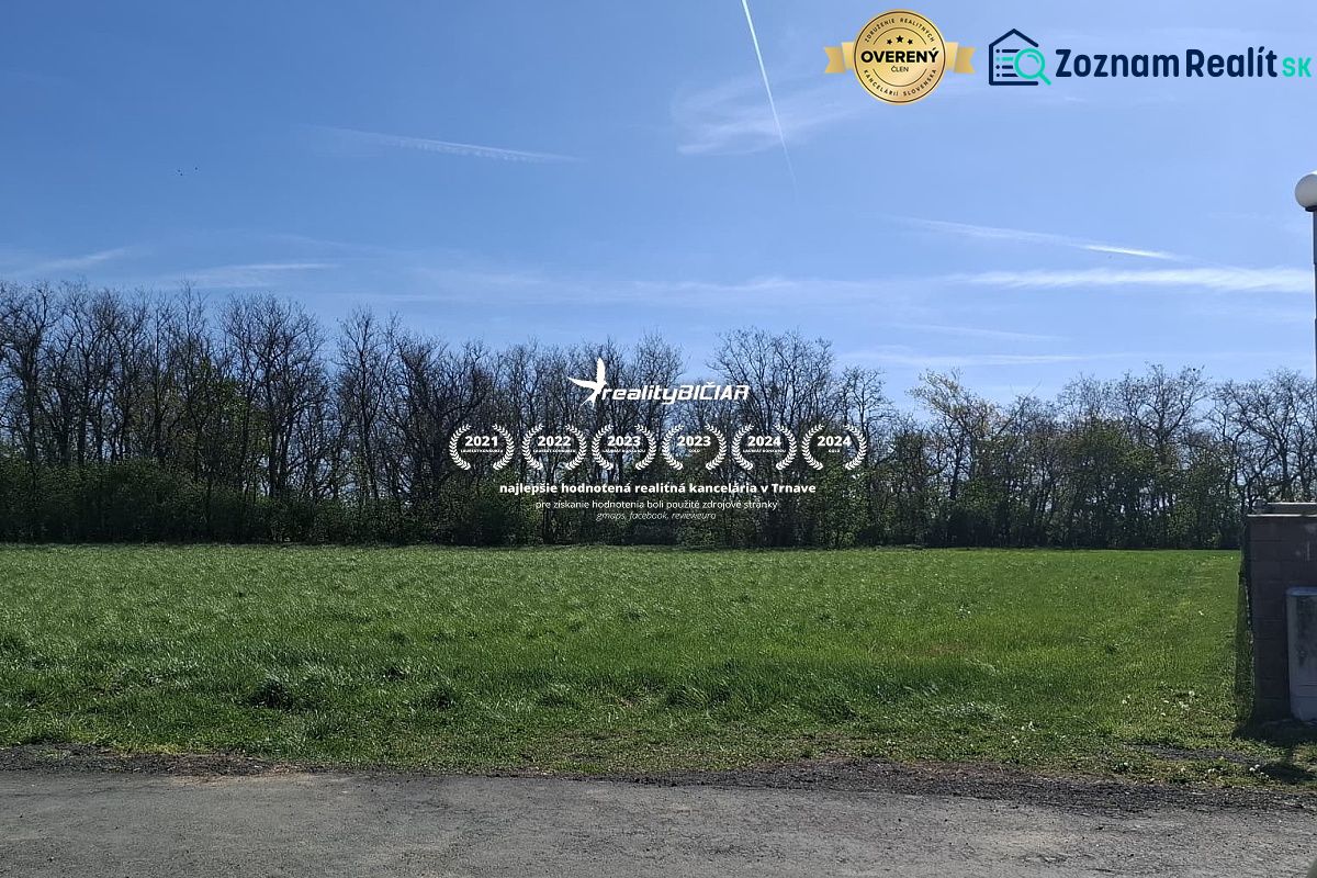 Stavebný pozemok 1212m² v obci Šelpice - Krásny zelený pozemok na bývanie v Šelpiciach na ulici Slnečná, ideálny na výstavbu.