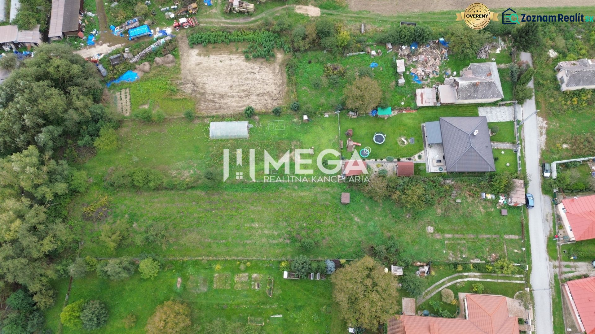 NA PREDAJ stavebný pozemok, Veľká Ida - Gomboš, KE - okolie - Letecký pohľad na Pozemky - bývanie vo Veľkej Ide, Gomboši so záhradami a domami.