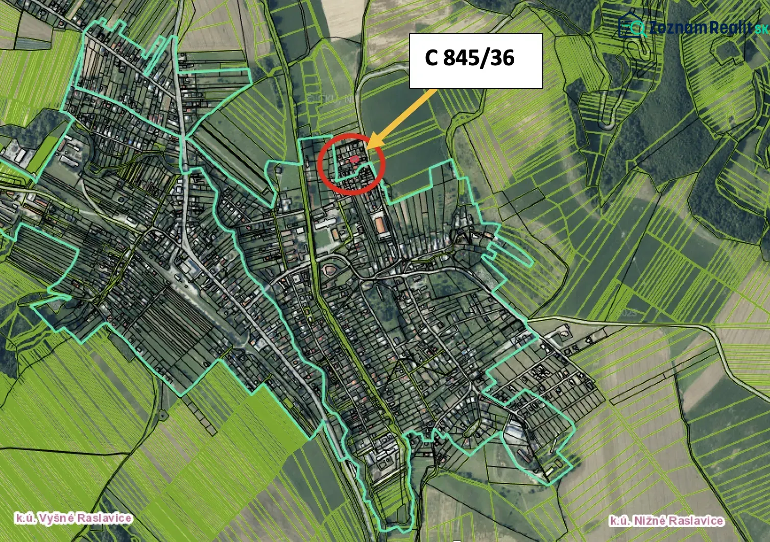 Nižné Raslavice – 357 m2 STAVEBNÝ POZEMOK pre rodinný dom - Mapa Raslavíc s vyznačeným pozemkom určeným na bývanie.