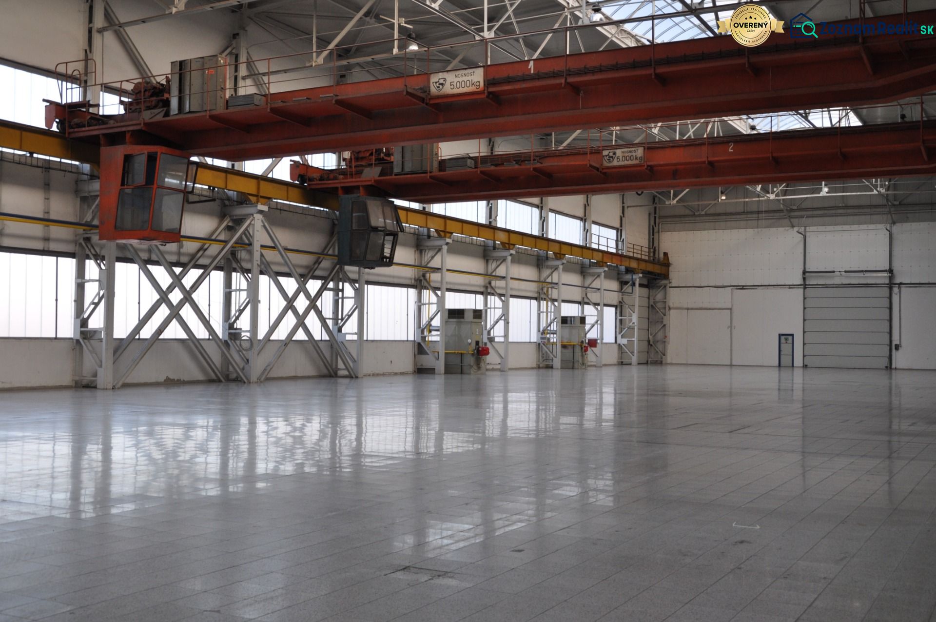 Priemyselná hala 2 500 m²  SKLADOVANIE, VÝROBA, LOGISTIKA - Priestranné výrobné priestory s vysokými stropmi a žeriavom v Galante na Priemyselnej ulici.