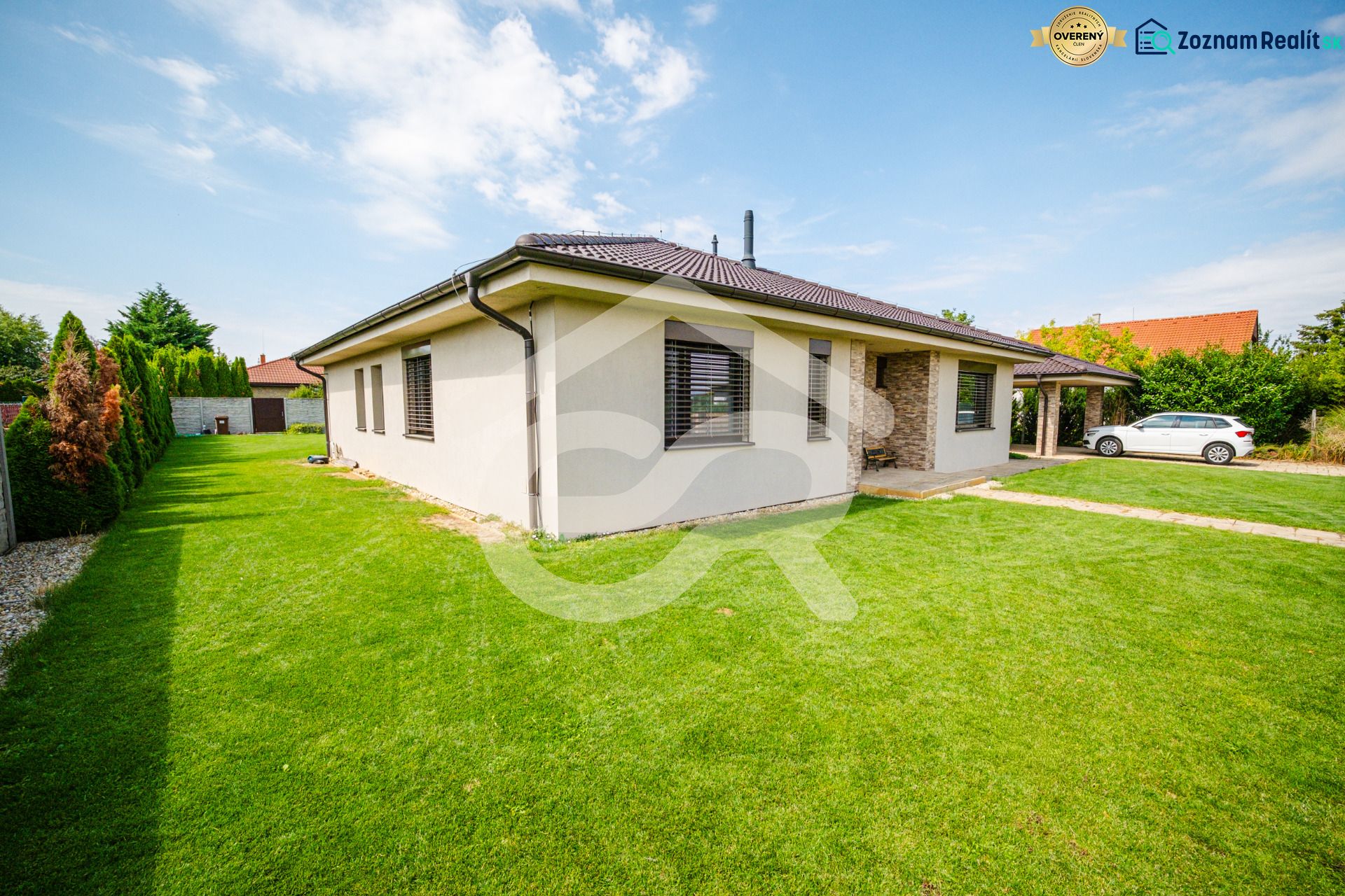 Na predaj 5i rodinný dom, novostavba, Vráble, pozemok 1200m2 - Rodinný dom na Družstevnej ulici vo Vrábľoch s udržiavanou záhradou a parkovaním.