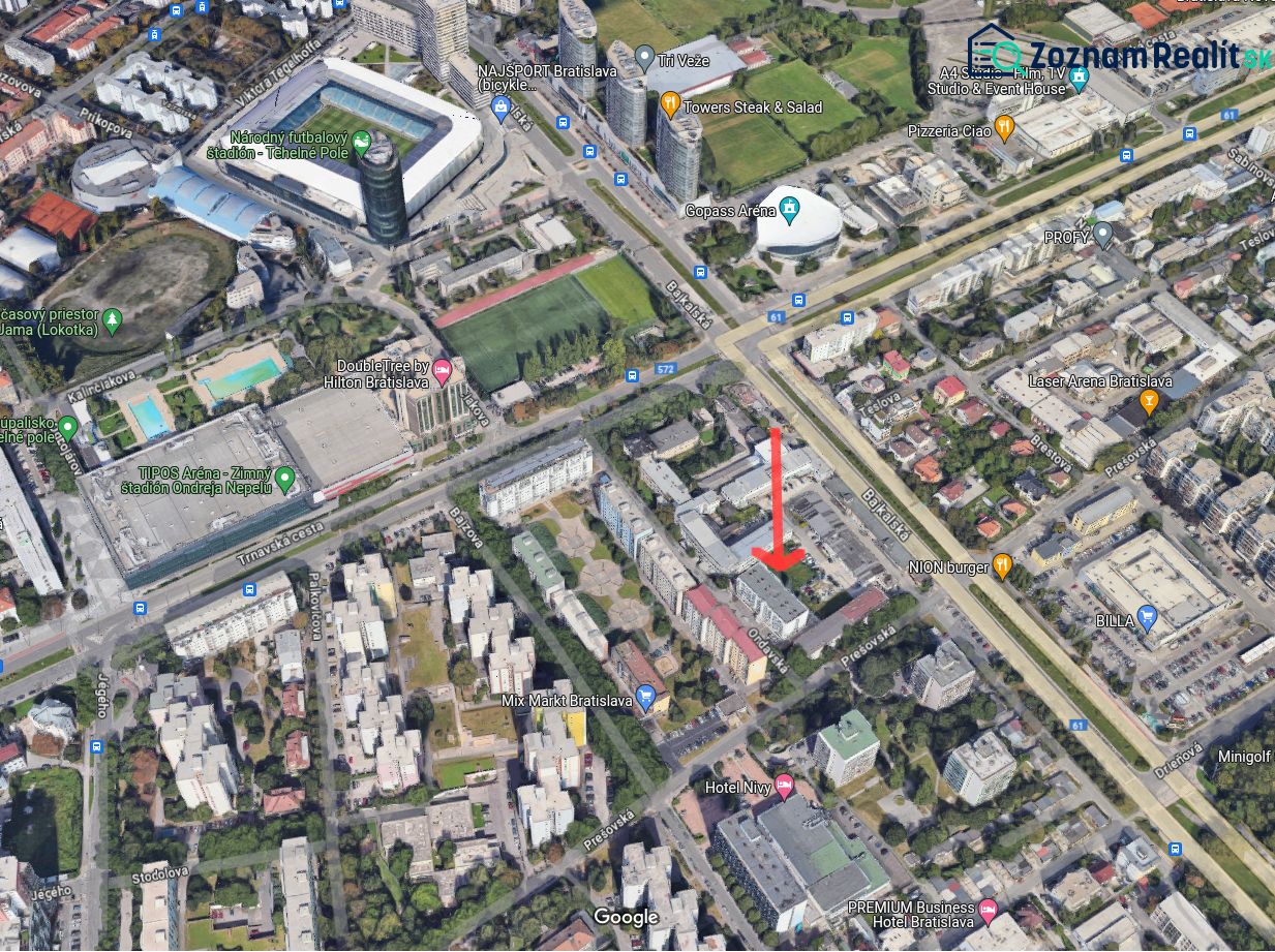 PRENÁJOM-  park. státie na Ondavskej ul. blízko zim. štadióna, BA II - Pohľad na budovy pri ulici Ondavská 5 a Garáže, blízko futbalového štadióna.