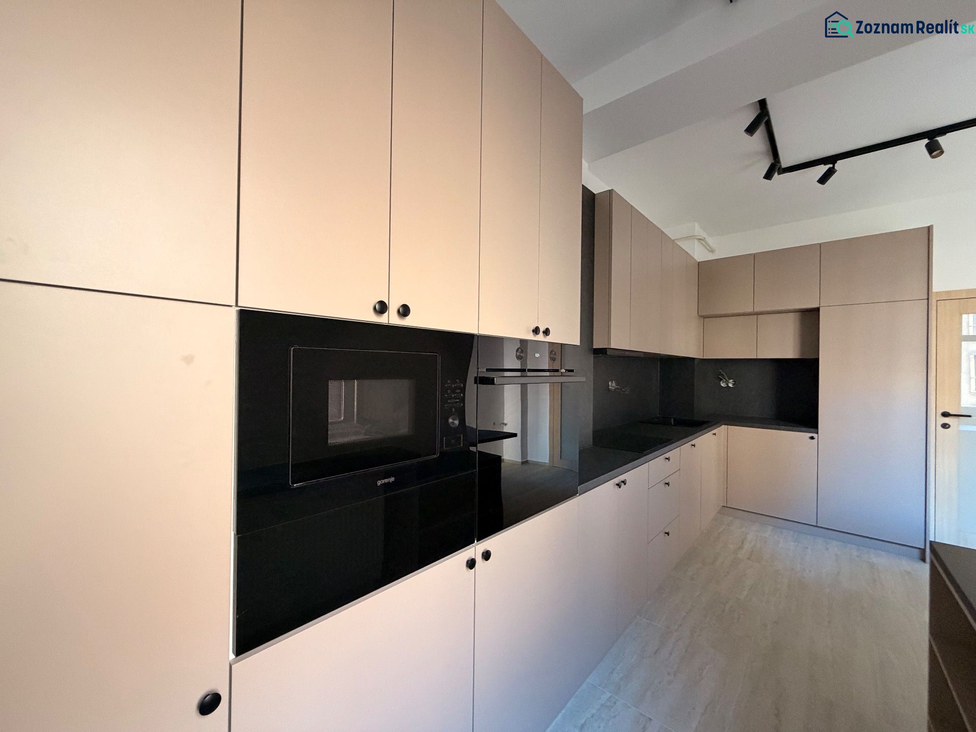 Krásne zrekonštruovaný a priestranný byt v centre- blízko Eurovea TOP