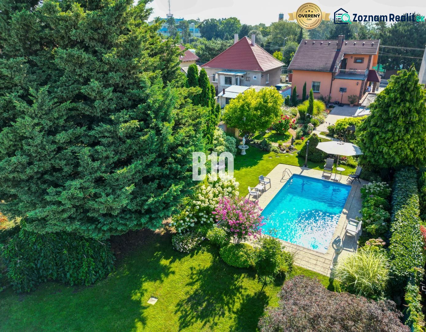 Priestranný 5-izbový rodinný dom (190 m²) s krásne upraveným 13a pozem - Záhrada s bazénom pri rodinnom dome na ulici Bratislavská v Malinove.