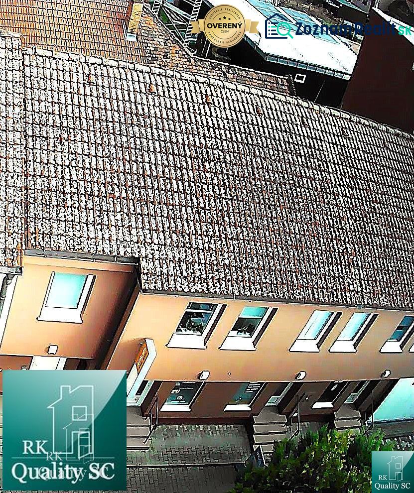 NA PREDAJ – polyfunkčný objekt v úplnom centre mesta Senec - obchodný  - Budova s červenou strechou na Mäsiarskej ulici v Senci, obchodné priestory.