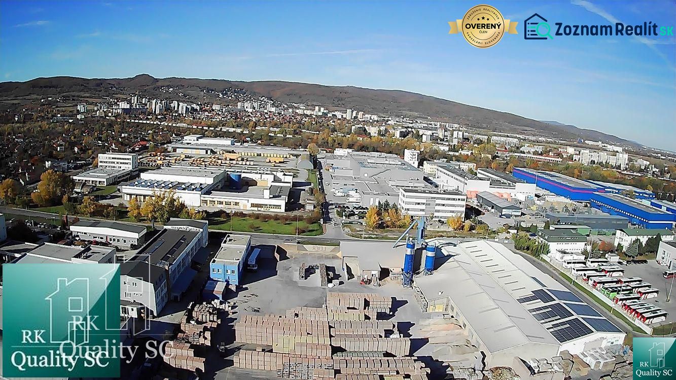 BRATISLAVA III. - RAČA - NA PREDAJ - priemyselný objekt s polyfunkčnou - Obchodné priestory v mestskej časti Bratislava III na Staviteľskej ulici s výhľadom na krajinu.