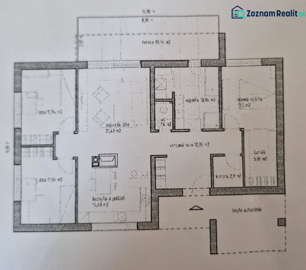 NOVOSTAVBA!!! Moderný nízkoenergetický 4 izbový rodinný dom vysokej kv - Pôdorys rodinného domu s miestnosťami a terasou.