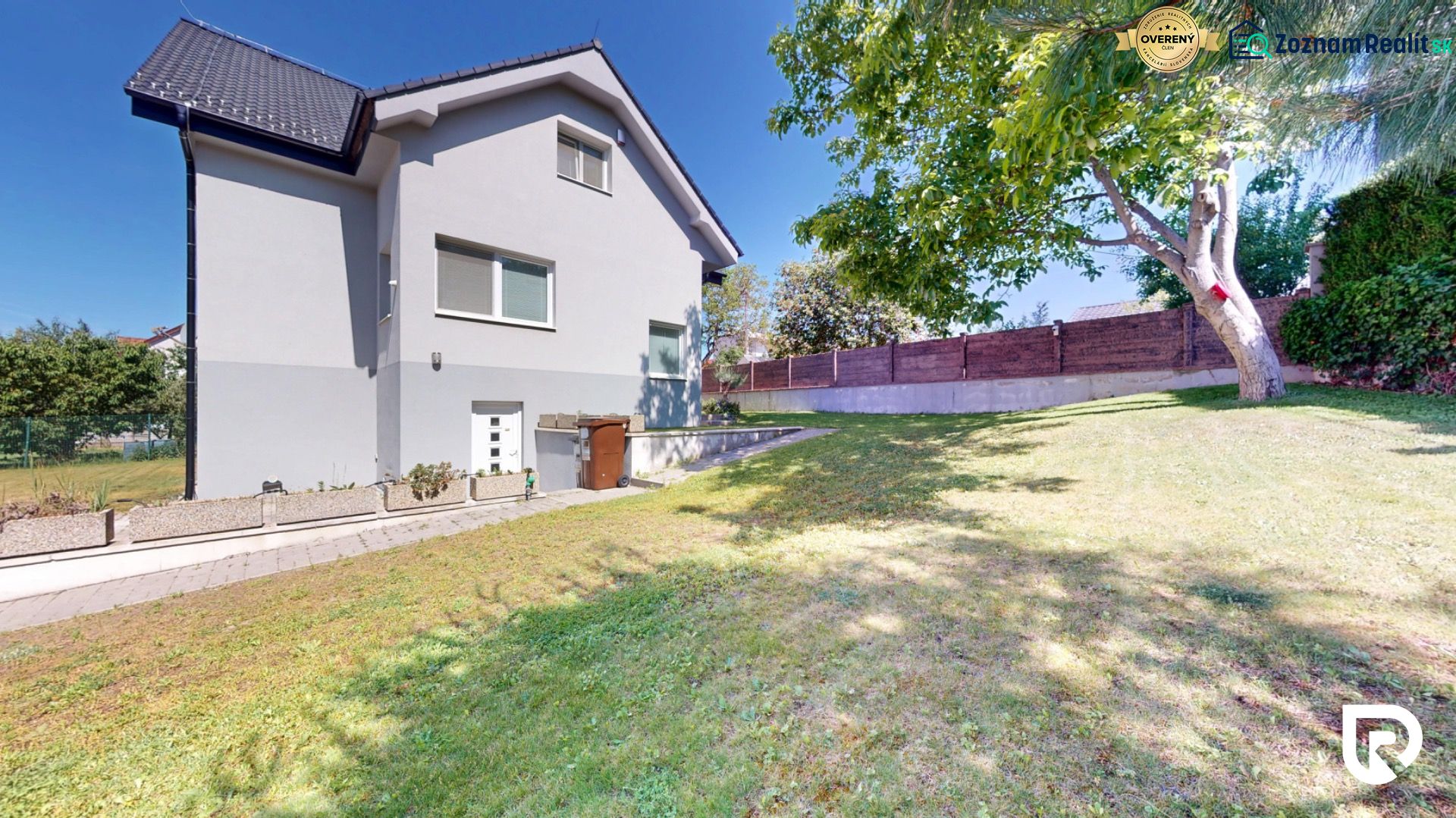 | Veľkorysý 8-izbový rodinný dom | 292 m² | pozemok 800 m² I