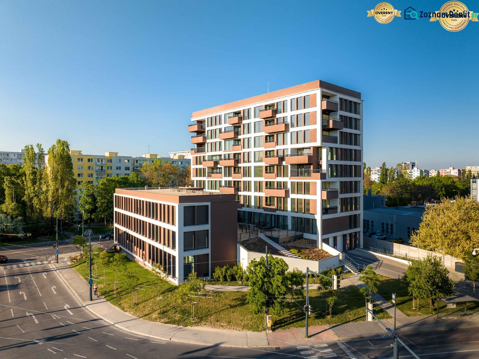 I Projekt Rezidencia MIEROVA - Výstavba bytov na Mierovej ulici v Bratislave - Ružinov, moderná architektúra s balkónmi.
